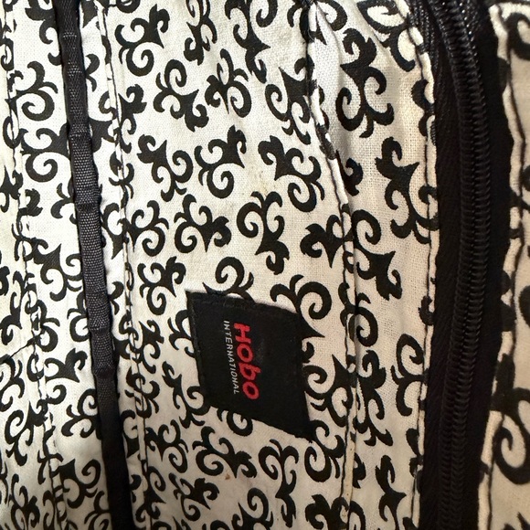 ♥️♥️♥️HOBO Red Leather Wristlet Clutch — FABULOUS ♥️♥️♥️ - Picture 4 of 8